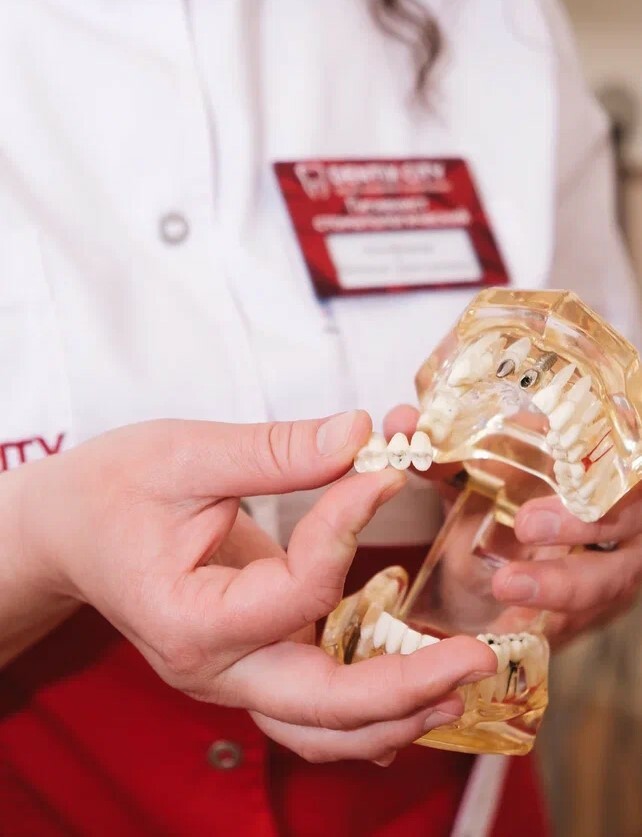 <span style="font-weight: 700;">Восстановление зуба металлокерамической коронкой</span>